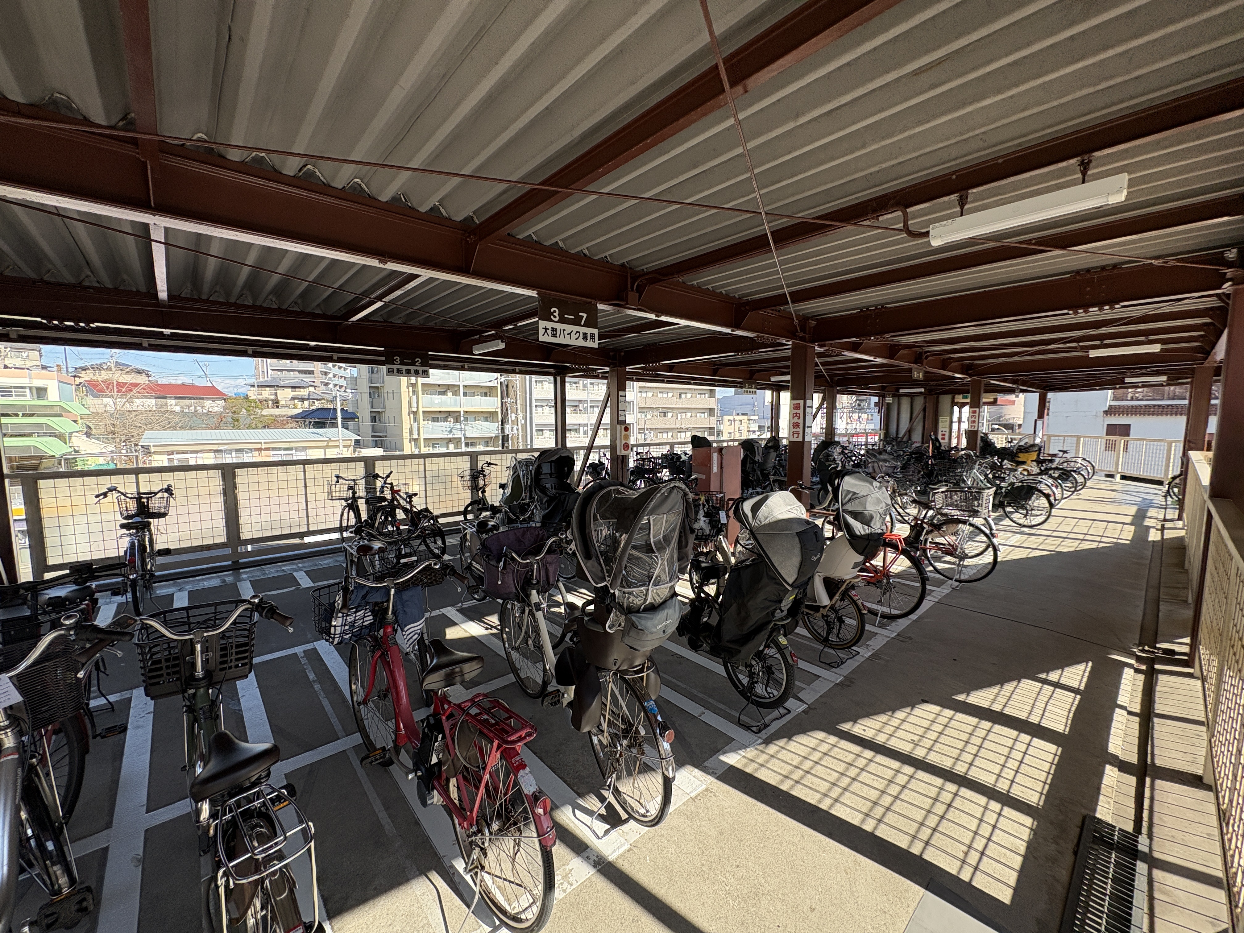 生駒駅前自転車駐車場画像