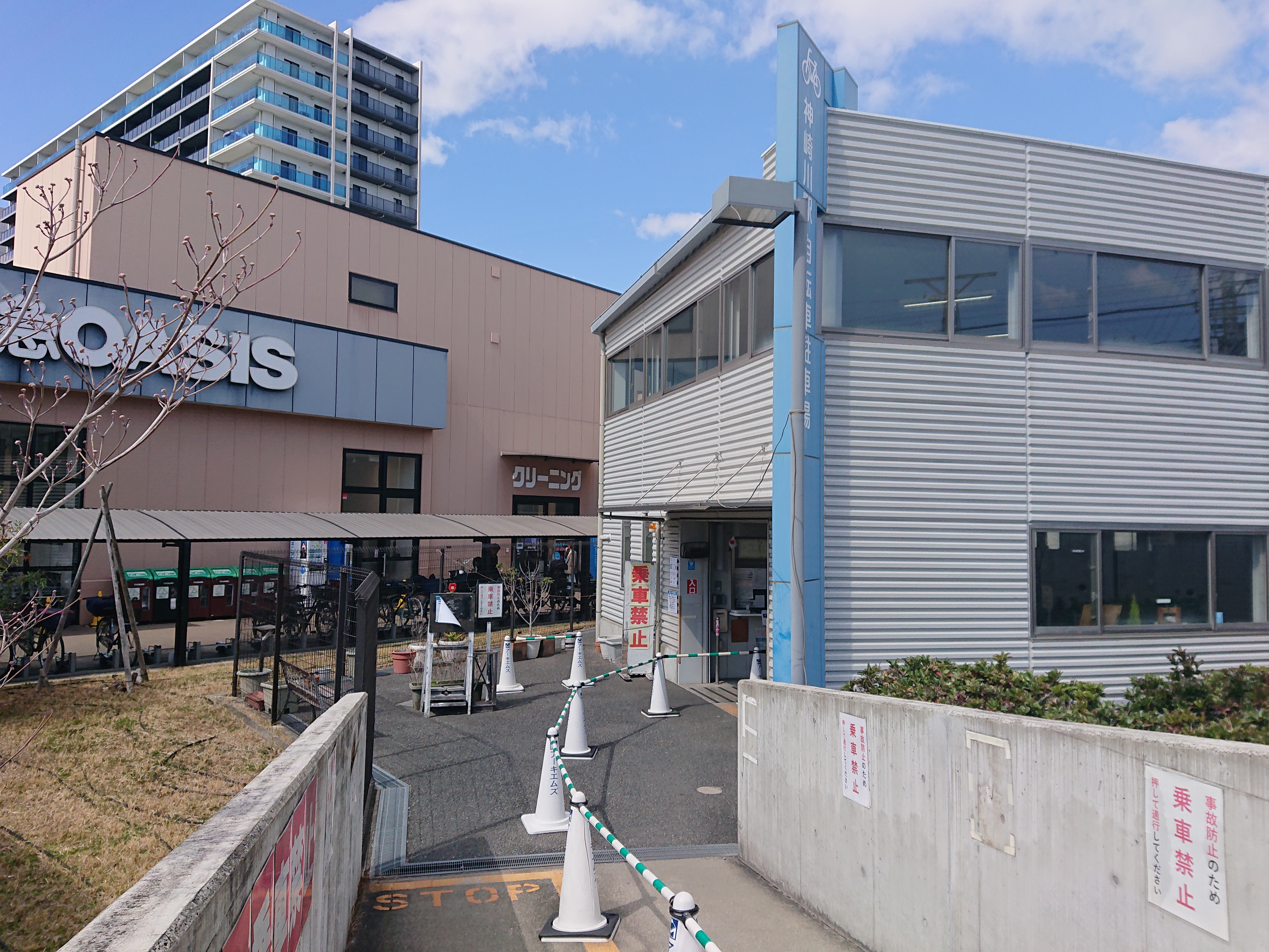 神崎川駅駐輪場画像